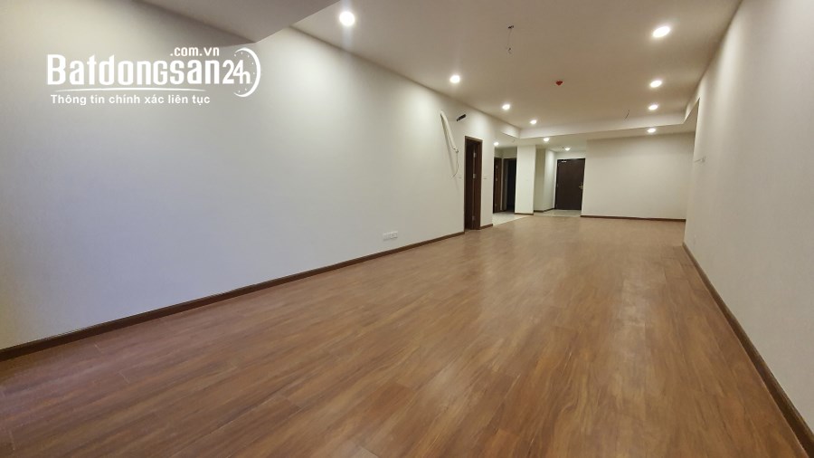 Bán căn hộ cao cấp 4 phòng ngủ 3WC diện 195 m2 vị trí trung tâm phố Cầu Giấy