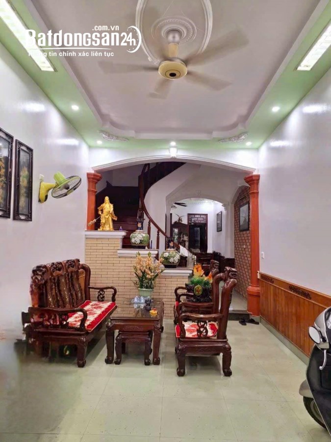 Bán nhà 4 tầng mặt phố Cao Bá Quát, Đông Nam Cường, TP HD, 72m2, mt 4m, 4 ngủ, giá tố