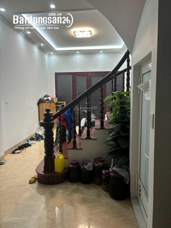 Cho thuê nhà Trần Quốc Hoàn Cầu Giấy - 41m - 6 tầng - 26 triệu, ô tô, kinh doanh