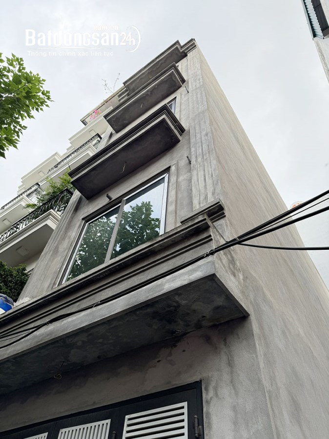 Chỉ với 5.4 tỷ nhận ngay 34,5m2 nhà 5 tầng Phố Ô Cách. Cách trường học và chợ chỉ 300