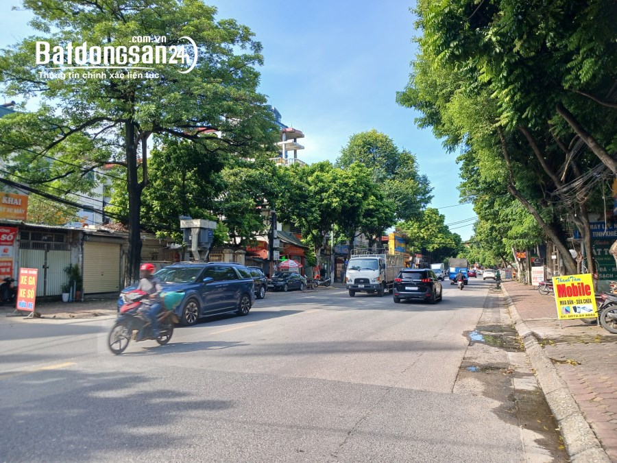 Bán nhà mặt phố Hà Huy Tập, Yên Viên. Vỉa hè, lô góc, k.doanh đa dạng, 122m2 ~ 13 tỷ