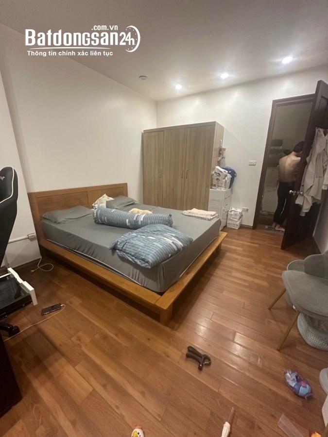 Bán nhà mặt phố Ngọc Khánh 11 tỷ 32m2, 3T, MT5.1m lô góc cực hiếm quận Ba Đình