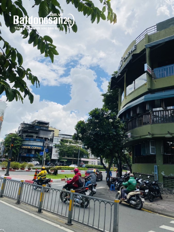 Bán nhà mặt tiền Trường Sa, P2, Phú Nhuận. Dt:4,5x13, 1tr3l, giá:27 tỷ