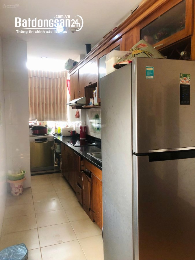 Bán CHCC tòa B6A Nam Trung Yên. DT 82m2 gồm 2pn và 2vs, căn góc. Giá 3,95 tỷ.