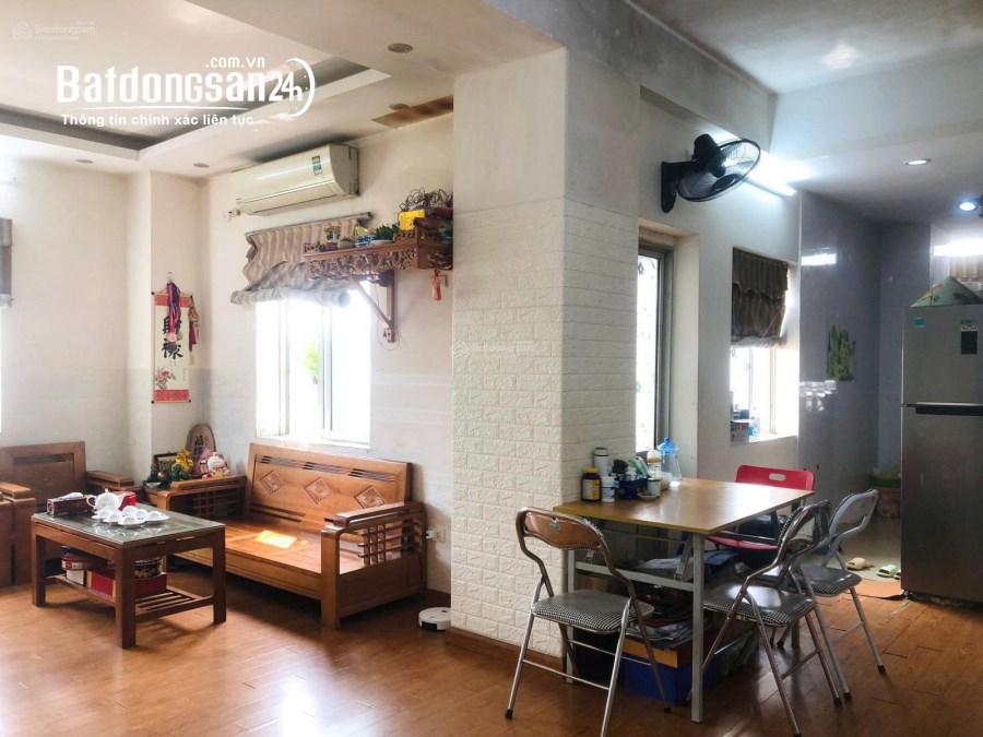 Bán CHCC tòa B6A Nam Trung Yên. DT 82m2 gồm 2pn và 2vs, căn góc. Giá 3,95 tỷ.