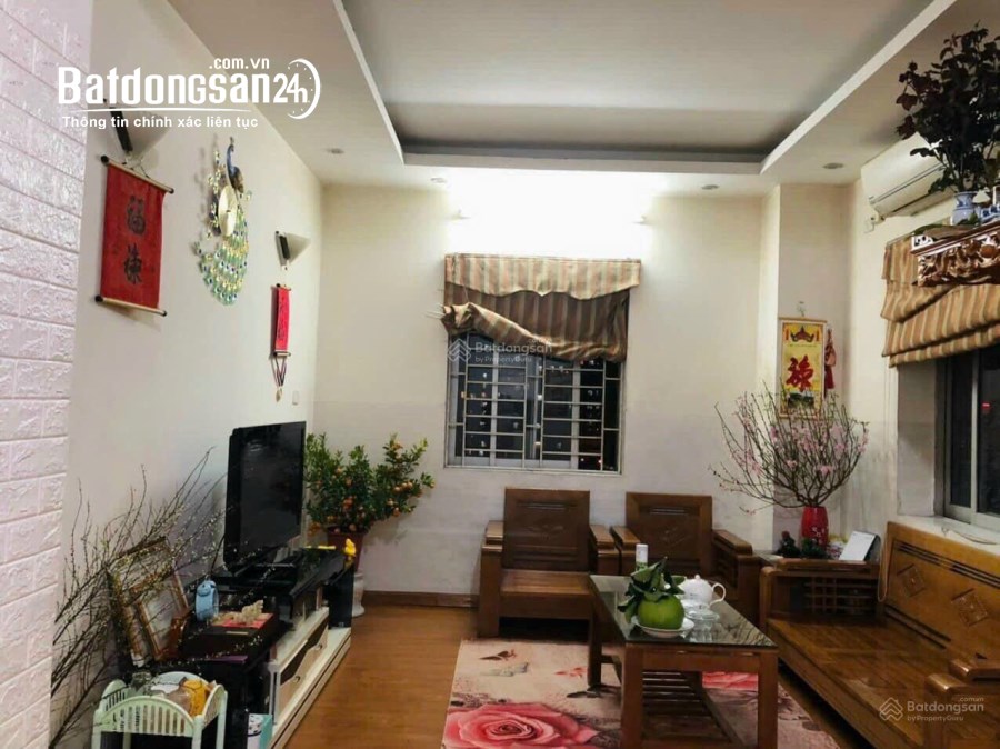 Bán CHCC tòa B6A Nam Trung Yên. DT 82m2 gồm 2pn và 2vs, căn góc. Giá 3,95 tỷ.