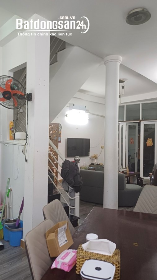 Ung Văn Khiêm, Bình Thạnh. Kế Hutech. Xe hơi vào nhà. Ngang 6m nở hậu, 90m2. Chỉ 13 t
