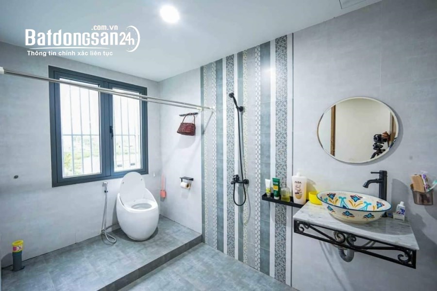 **Bán nhà mặt tiền phường 4 Tân Bình, mặt tiền Hoàng Việt, 5*13, 3 lầu