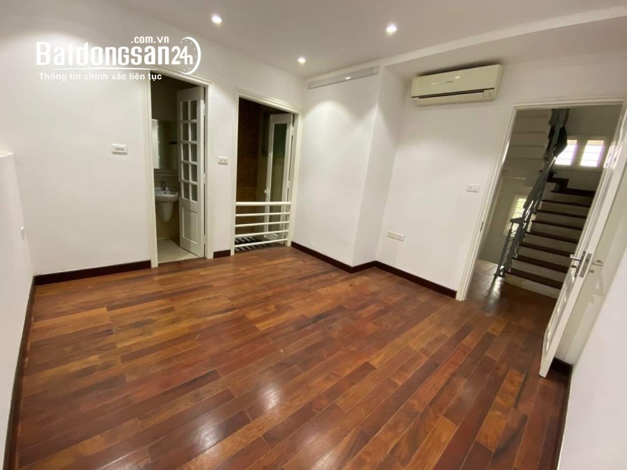 Cho thuê nhà mặt phố Quan Hoa, Cầu Giấy 50M X5.5T giá 30TR, vỉa hè, kinh doanh đỉnh