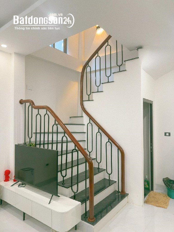 Nhà đẹp, rất hiếm, lô góc, 3 mặt thoáng, gần ô tô tránh, ngõ nông thẳng tắp