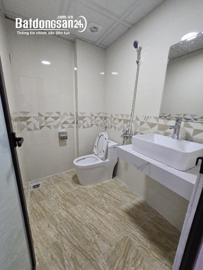 Bán nhà Nguyễn Văn Lộc 32m2 5 tầng, thông sàn, ngõ nông, dân xây 6.35