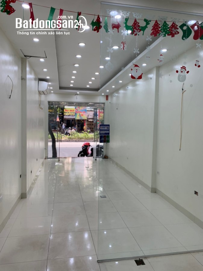 Cho thuê nhà mặt phố Xuân Thủy, Cầu Giấy 40m x 5T giá 33TR, vỉa hè rộng, KD sầm uất