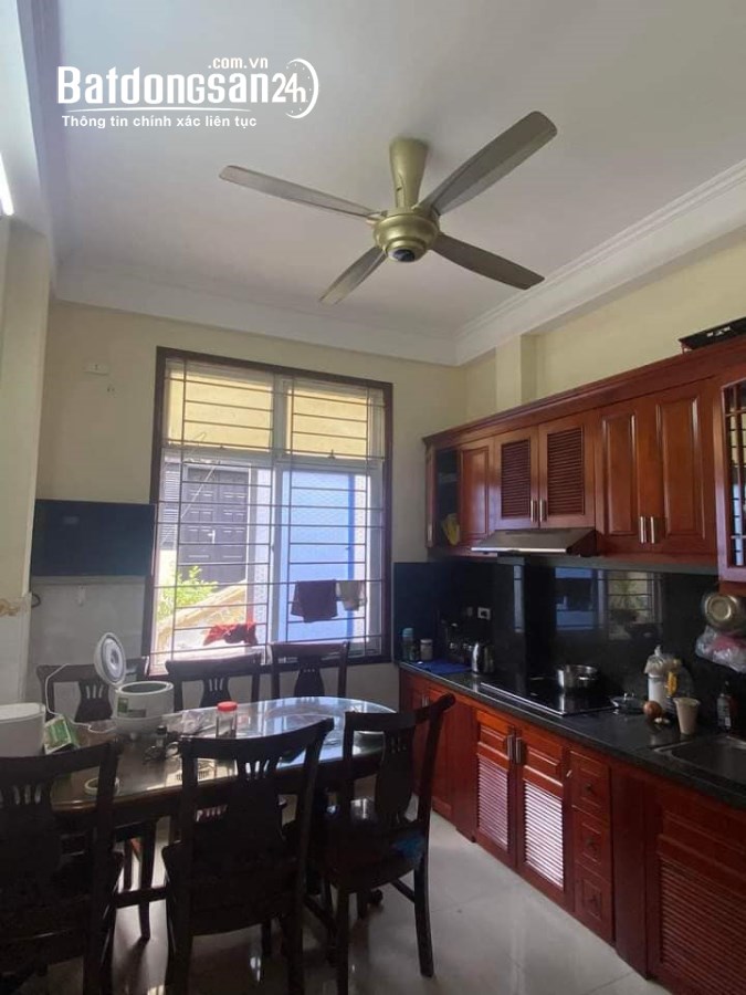 Cho thuê nhà nguyên căn Trần Cung Nghĩa Tân - Cầu Giấy 40m x 4T - 4 ngủ giá 13 triệu