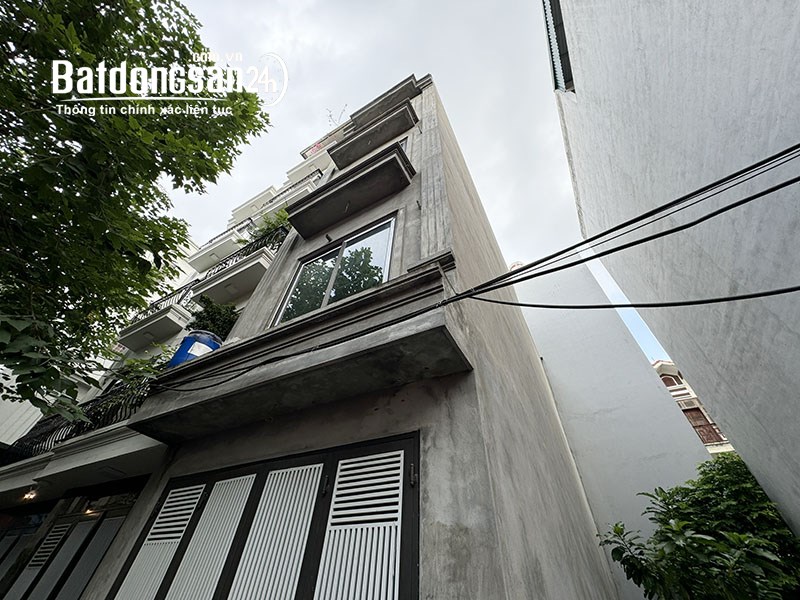 Chính chủ bán 34,5m2 nhà thô 5 tầng Phố Ô Cách. Cách trường học và chợ chỉ 300m