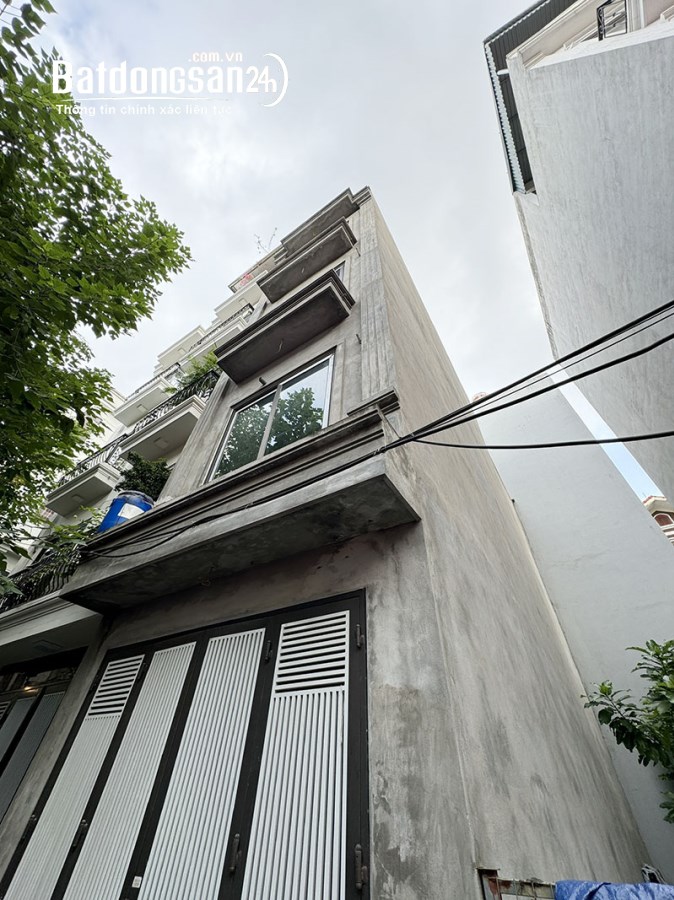 Chính chủ bán 34,5m2 nhà thô 5 tầng Phố Ô Cách. Cách trường học và chợ chỉ 300m