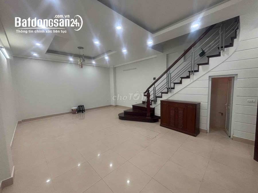 Cho thuê nhà ngõ ô tô phố Trần Quốc Hoàn, Cầu Giấy 45m x 5T - MT 4M giá 19TR