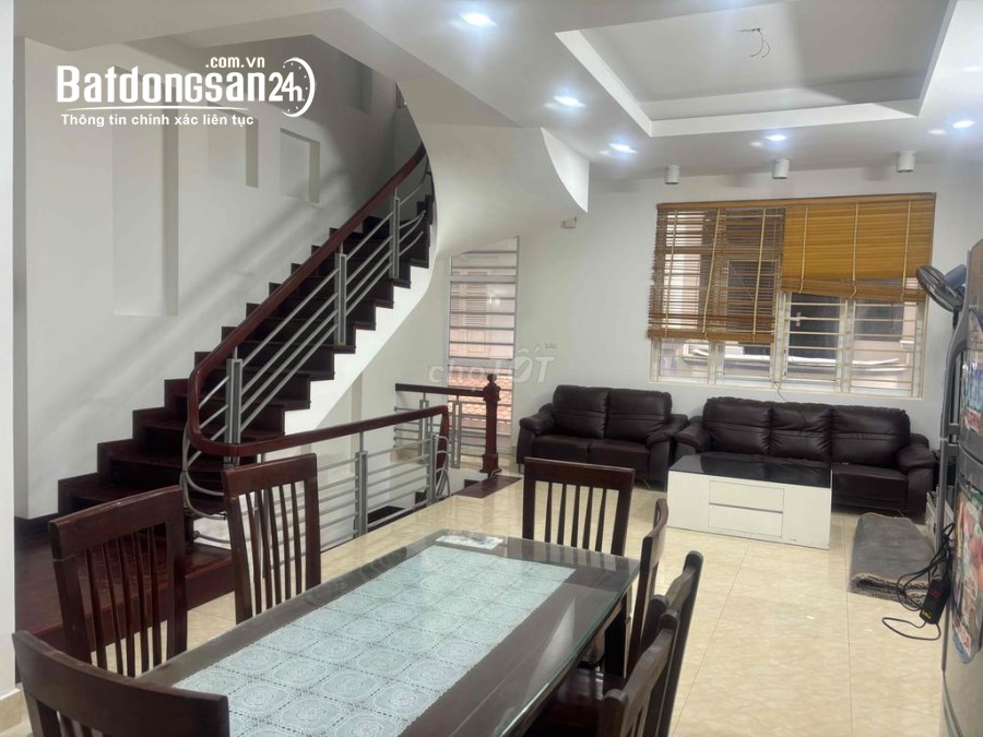 Cho thuê nhà ngõ ô tô phố Trần Quốc Hoàn, Cầu Giấy 45m x 5T - MT 4M giá 19TR