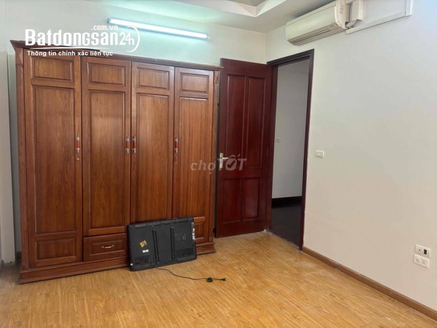 Cho thuê nhà ngõ ô tô phố Trần Quốc Hoàn, Cầu Giấy 45m x 5T - MT 4M giá 19TR