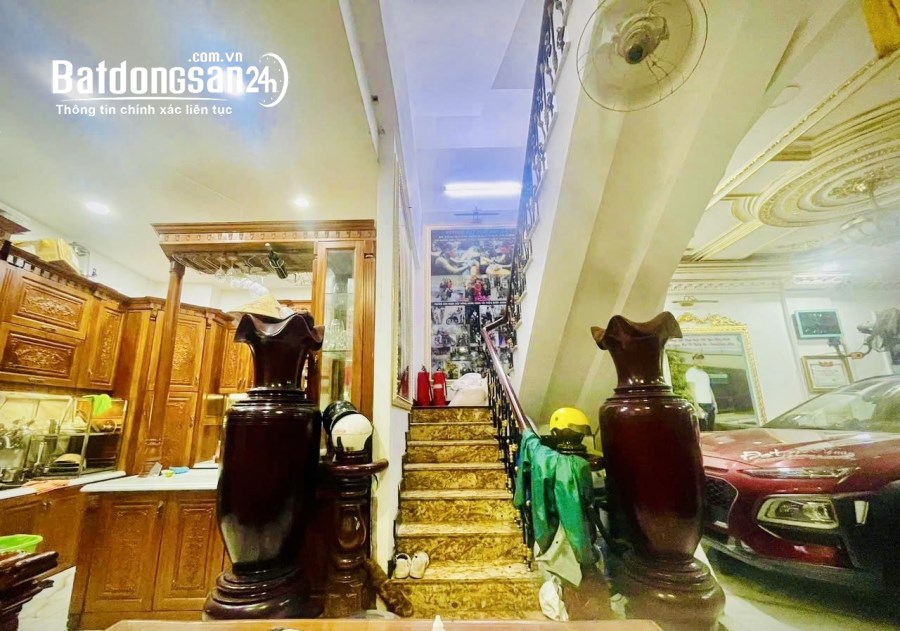 Nhà mặt tiền , 120m2 , 3 lầu , Phú Nhuận , giá 26 tỷ .