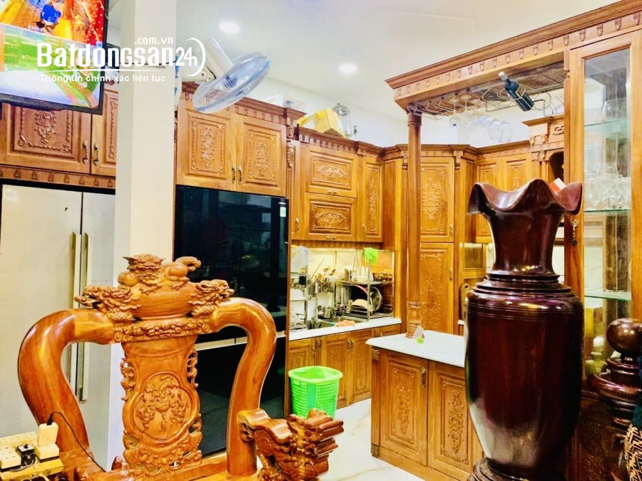 Nhà mặt tiền , 120m2 , 3 lầu , Phú Nhuận , giá 26 tỷ .
