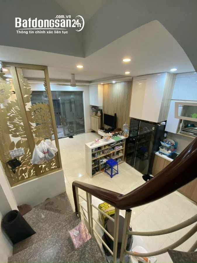  Chủ bán gấp nhà Nguyễn Khoái 40m2, 5 tầng, 4MT chỉ tầm 4 tỷ