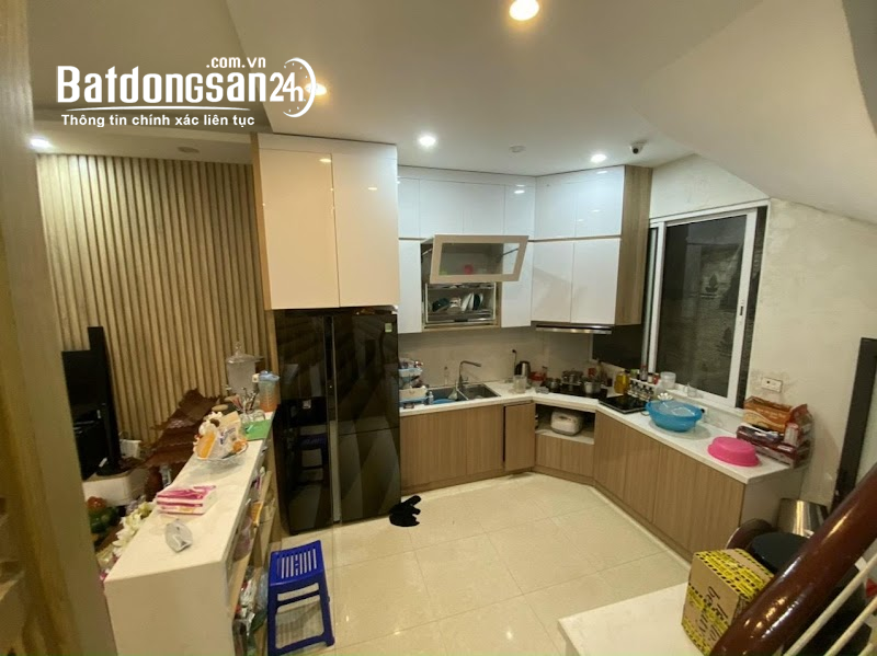  Chủ bán gấp nhà Nguyễn Khoái 40m2, 5 tầng, 4MT chỉ tầm 4 tỷ