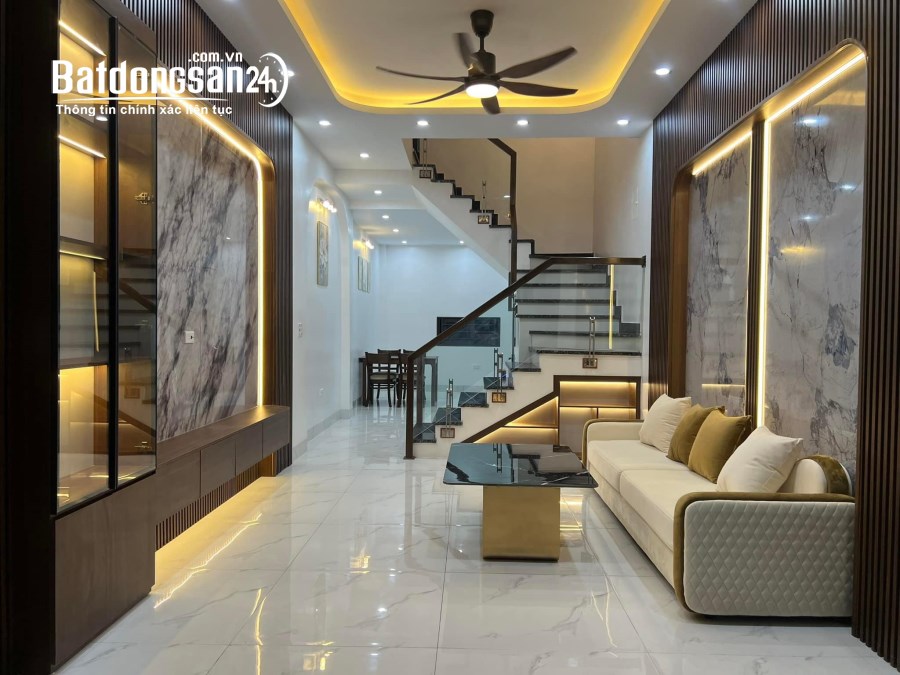 Bán căn nhà 3 tầng 3 ngủ 3 vệ sinh ngõ phố Nguyễn Chí Thanh, ph Tân Bình, TP HD, 2.4x