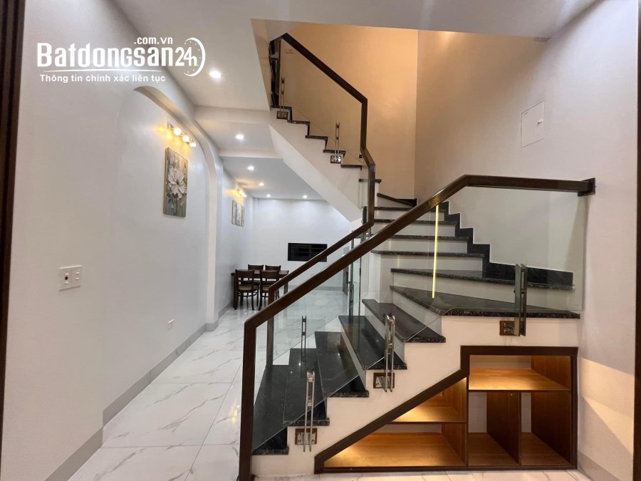 Bán căn nhà 3 tầng 3 ngủ 3 vệ sinh ngõ phố Nguyễn Chí Thanh, ph Tân Bình, TP HD, 2.4x