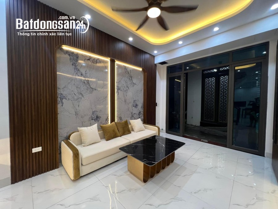 Bán căn nhà 3 tầng 3 ngủ 3 vệ sinh ngõ phố Nguyễn Chí Thanh, ph Tân Bình, TP HD, 2.4x