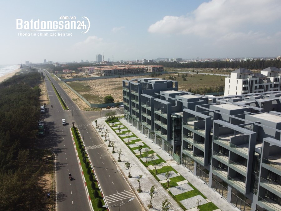 Nhà phố sát biển, L'aurora Phu Yen, Đường Độc Lập, nằm ngay trong trung tâm thành phố
