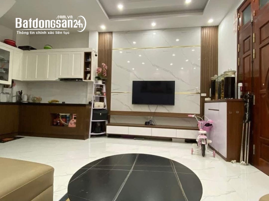 Cho thuê nhà ngõ ô tô - kinh doanh Duy Tân, Cầu Giấy 50m x 5T - 5 ngủ giá 20TR