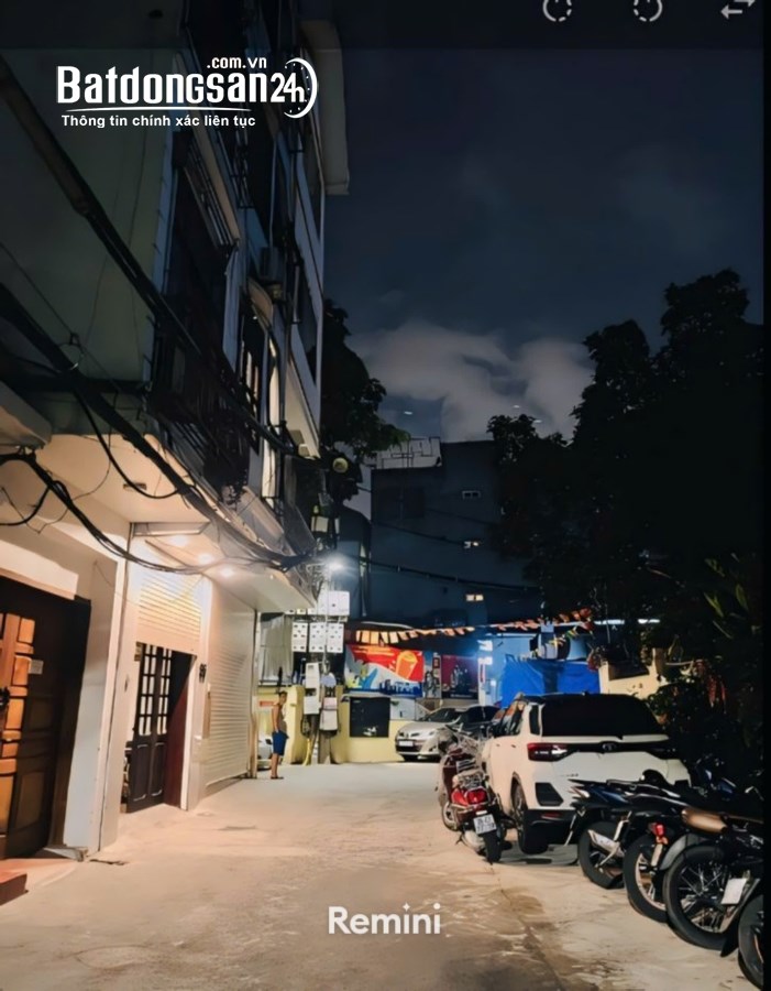 Bán nhà phố Nguyễn Đình Thi 30m2, 5 tầng ô tô dừng đỗ 24/24 tầng thượng view Hồ Tây 