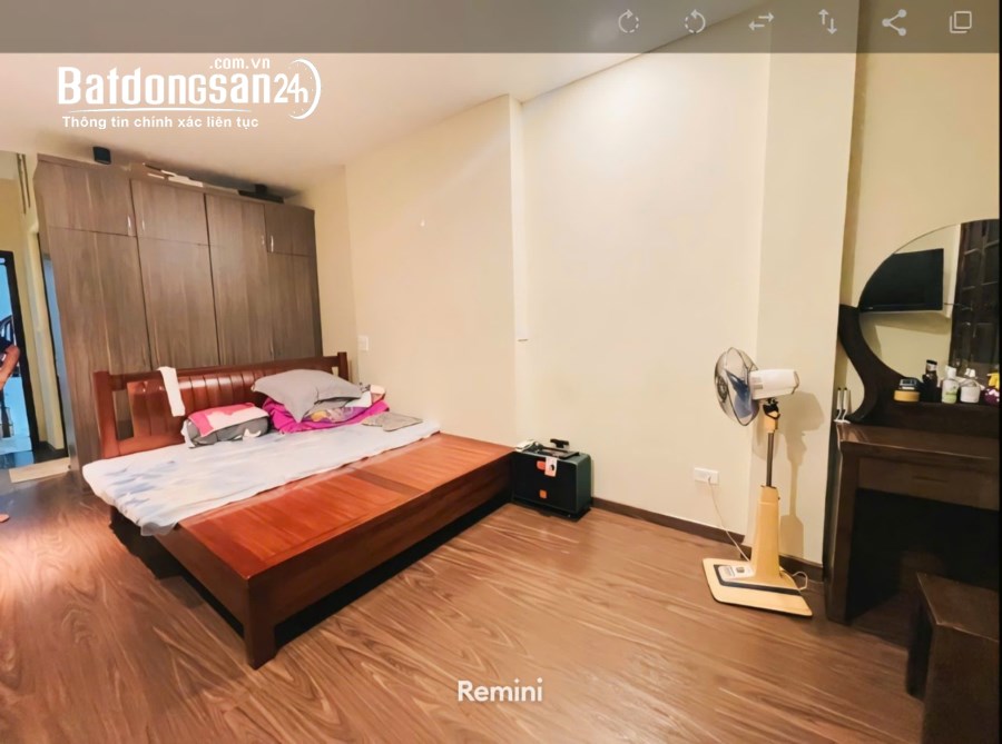 Bán nhà phố Nguyễn Đình Thi 30m2, 5 tầng ô tô dừng đỗ 24/24 tầng thượng view Hồ Tây 