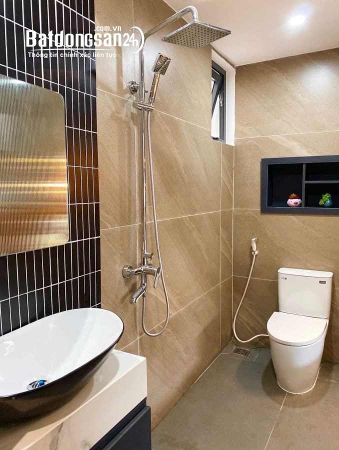 **Bán nhà mặt tiền trục Cách Mạng Tháng 8** phường 4 Tân Bình - 5x17
