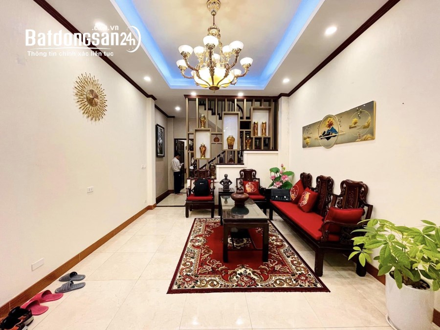 Nhà ở Mỗ Lao cách một nhà ra mặt đường Nguyễn Văn Lộc, vỉa hè rộng 50m2, 13.9 tỷ