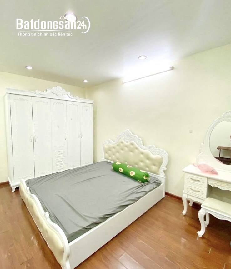 NHÀ ĐẸP PHỐ TÂY SƠN, ĐỐNG ĐA, Ô TÔ cách 5m, KINH DOANH - 50m2, 4T, MT 4m. Giá 8,7 tỷ
