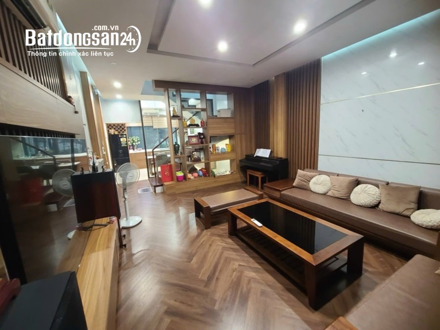 Bán nhà đẹp phố Đại Cồ Việt 40m2, 5T, MT4.3m giá 11.5 tỷ gần Công Viên Thống Nhất