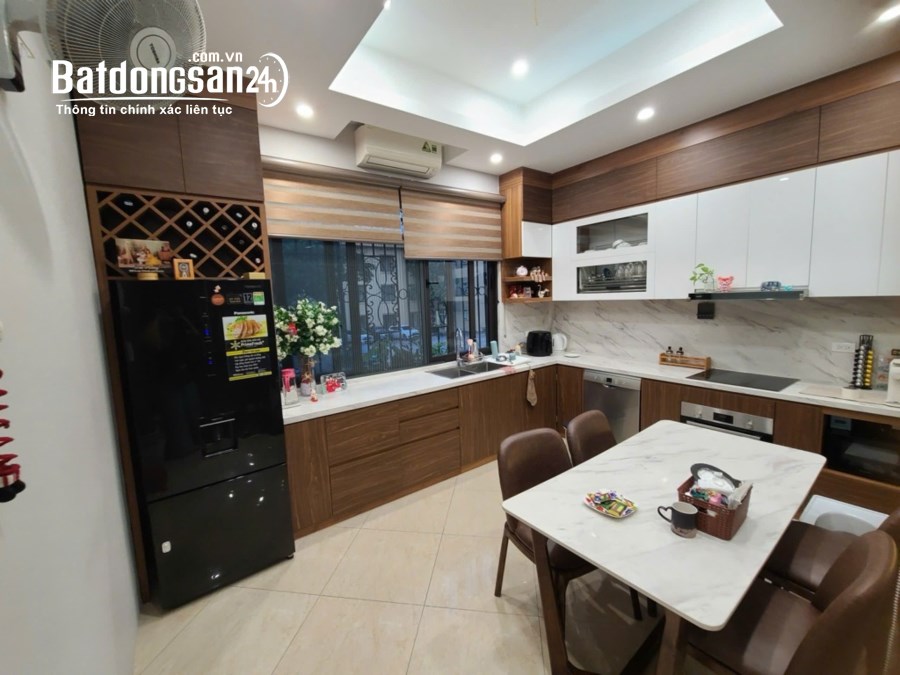 Bán nhà đẹp phố Đại Cồ Việt 40m2, 5T, MT4.3m giá 11.5 tỷ gần Công Viên Thống Nhất