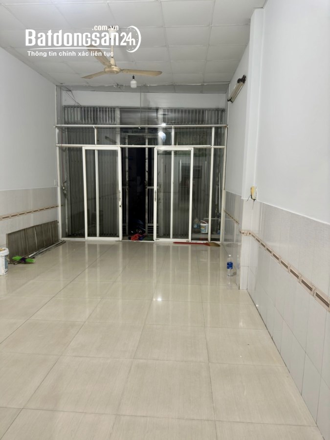 Cho thuê nhà nguyên căn đường Lê Đình Cẩn (4*18m), ngay sau lưng bệnh viện Bình Tân