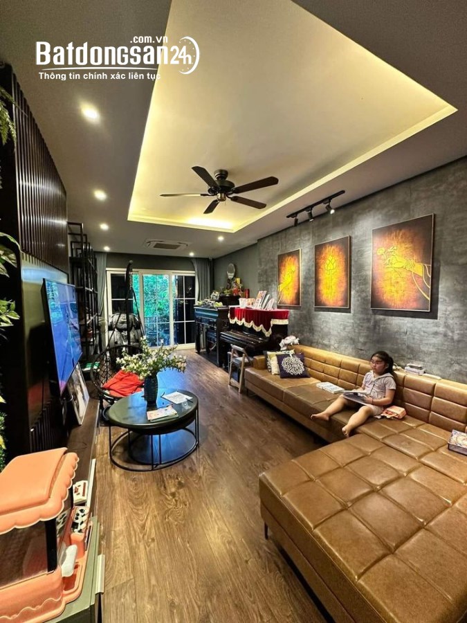 Bán Nhà Phố Trạm, Cổ Linh, Long Biên, 40m2, 5 Tầng, Vỉa Hè, Gara, Ô Tô, Kinh Doanh 
