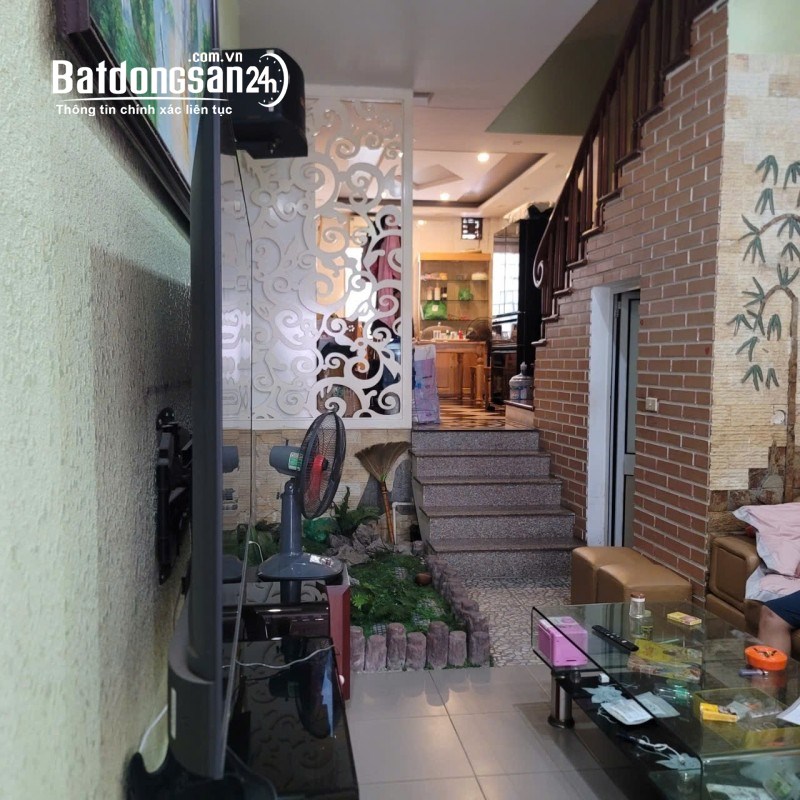 Bán nhà Bồ Đề,Long Biên 5 tầng,56m2,mt3.9m gần oto tránh nhỉnh 6 tỷ  