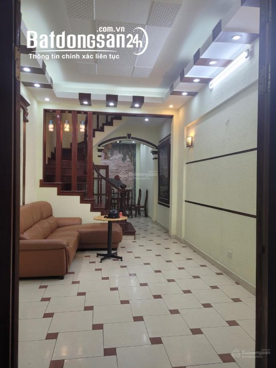 Cho thuê nhà ngõ ô tô Nguyễn Khang - Cầu Giấy 50m x 4T giá 18tr, CHDV, homestay