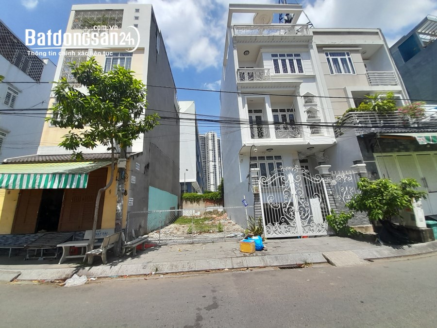 Bán đất mặt tiền đường D6 kế bên chung cư Eco green, Phường Bình Thuận, Quận 7
