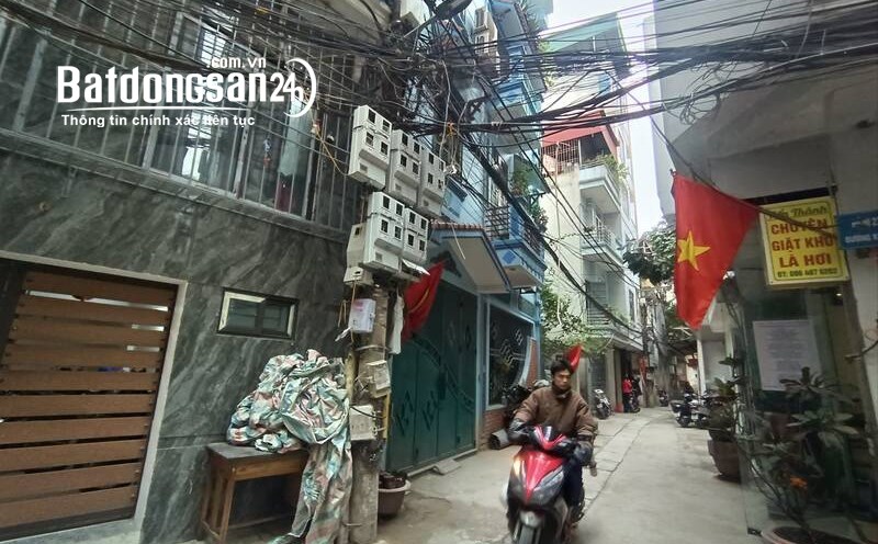 Bán gấp nhà Nguyễn Phong Sắc, DT 35m2x4T, giá 8 tỷ, nhà đẹp ở ngay