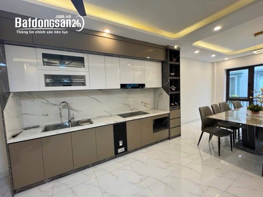 Bán Nhà Ngõ 2 Phố Ngọc Lâm, Long Biên, 50m2 x 6 Tầng, Phân Lô, Ô Tô, Full nội thất