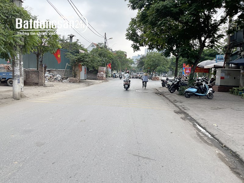 Cần bán 99m2 nhà cấp 4 mặt phố Ái Mộ. Vị trí kinh doanh tuyệt đỉnh, cách hồ 50m