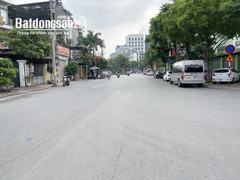 Cần bán 99m2 nhà cấp 4 mặt phố Ái Mộ. Vị trí kinh doanh tuyệt đỉnh, cách hồ 50m