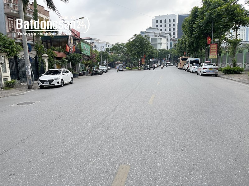 Cần bán 99m2 nhà cấp 4 mặt phố Ái Mộ. Vị trí kinh doanh tuyệt đỉnh, cách hồ 50m