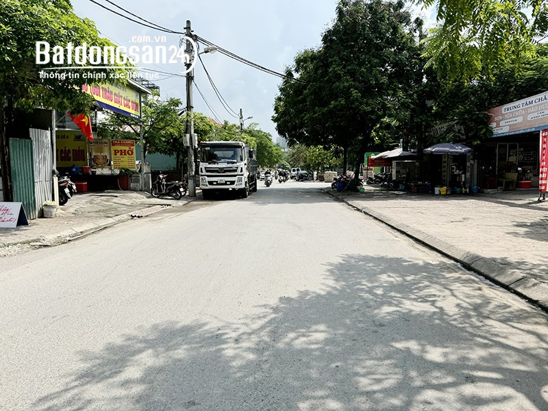 Cần bán 99m2 nhà cấp 4 mặt phố Ái Mộ. Vị trí kinh doanh tuyệt đỉnh, cách hồ 50m