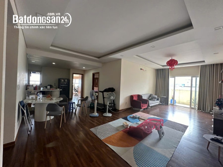 Bán CHCC Học viện quốc phòng căn góc 136m 3PN full đồ view Hồ Tây có lốt đỗ oto giá t
